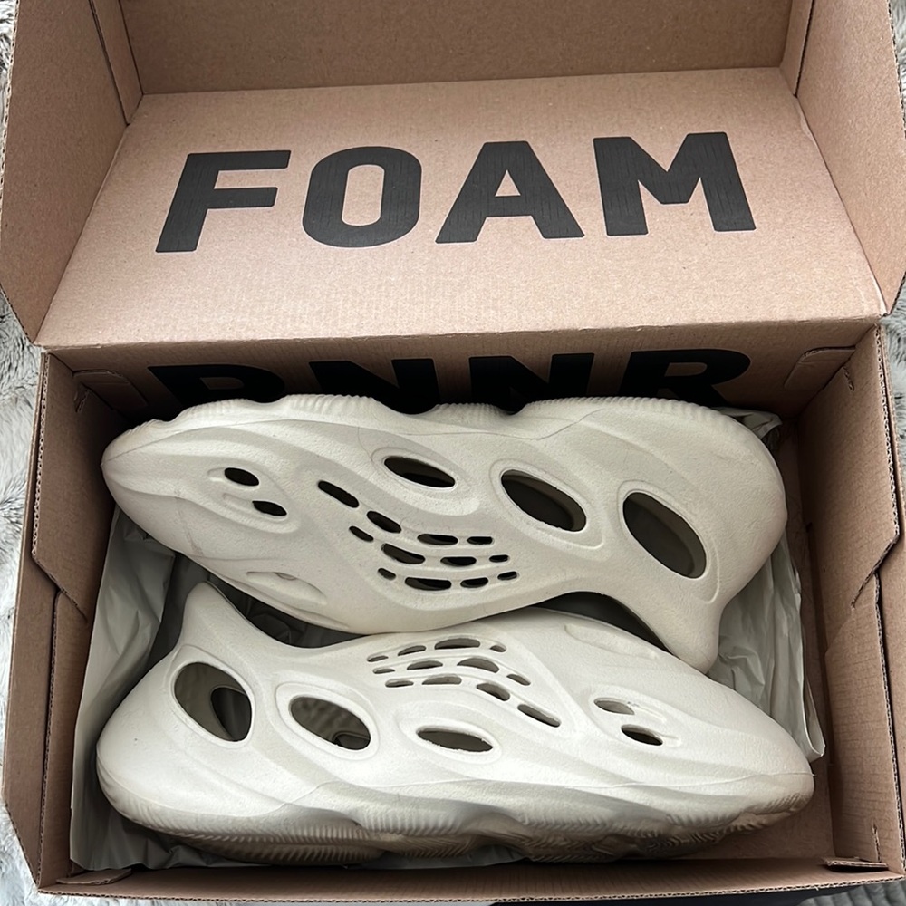 Yeezy Foam RNNR - Make offer